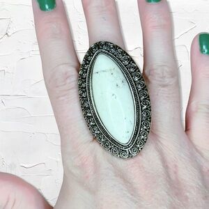 7427u. Stretch Pewtertone Cream Statement Ring